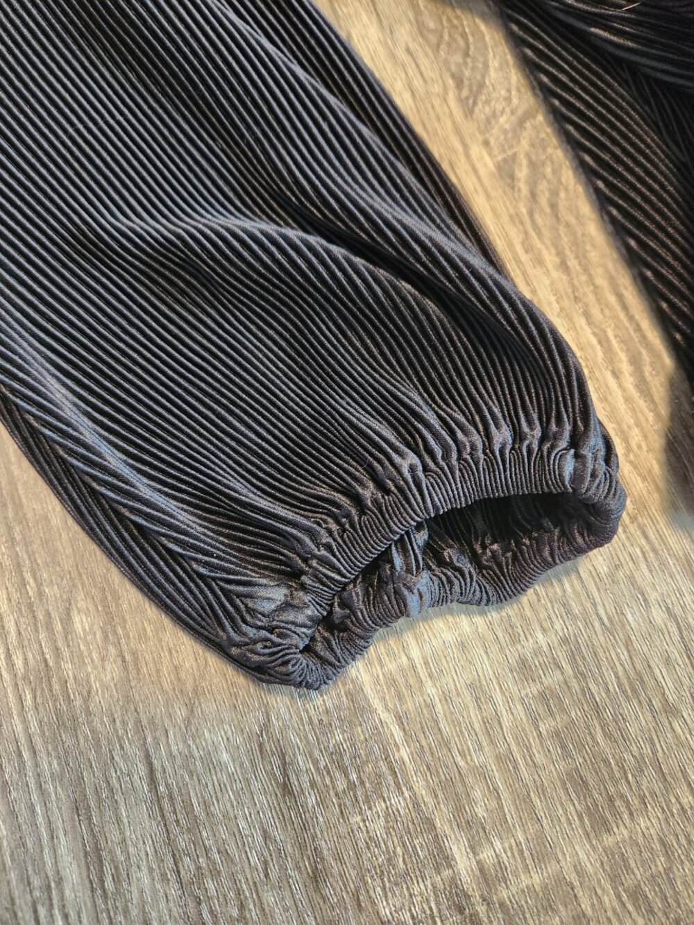 Baltic Born Venus Pleated Maxi Dress Long Sleeve V-neck Medium Black - Picture 9 of 10